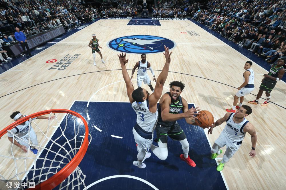 [NBA]范弗里特外线接球 超远三分空心入网.